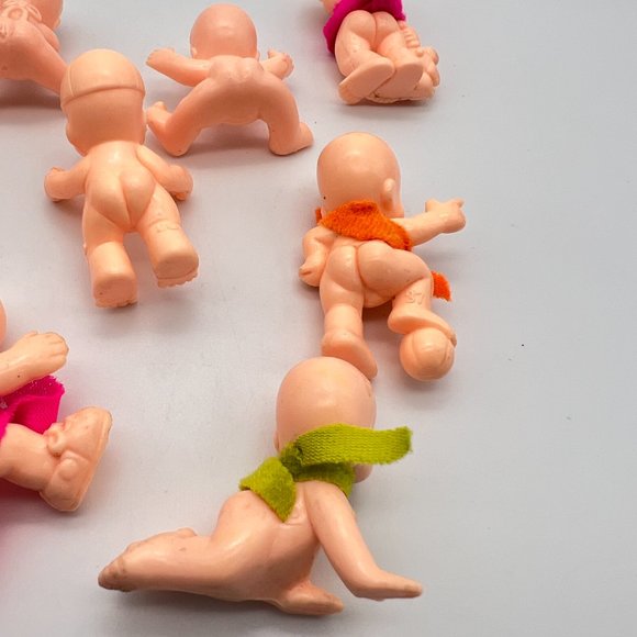 Vintage Hasbro Lil Babies Dolls Toy Mini Figurines Lot Set of 9 - Picture 8 of 12